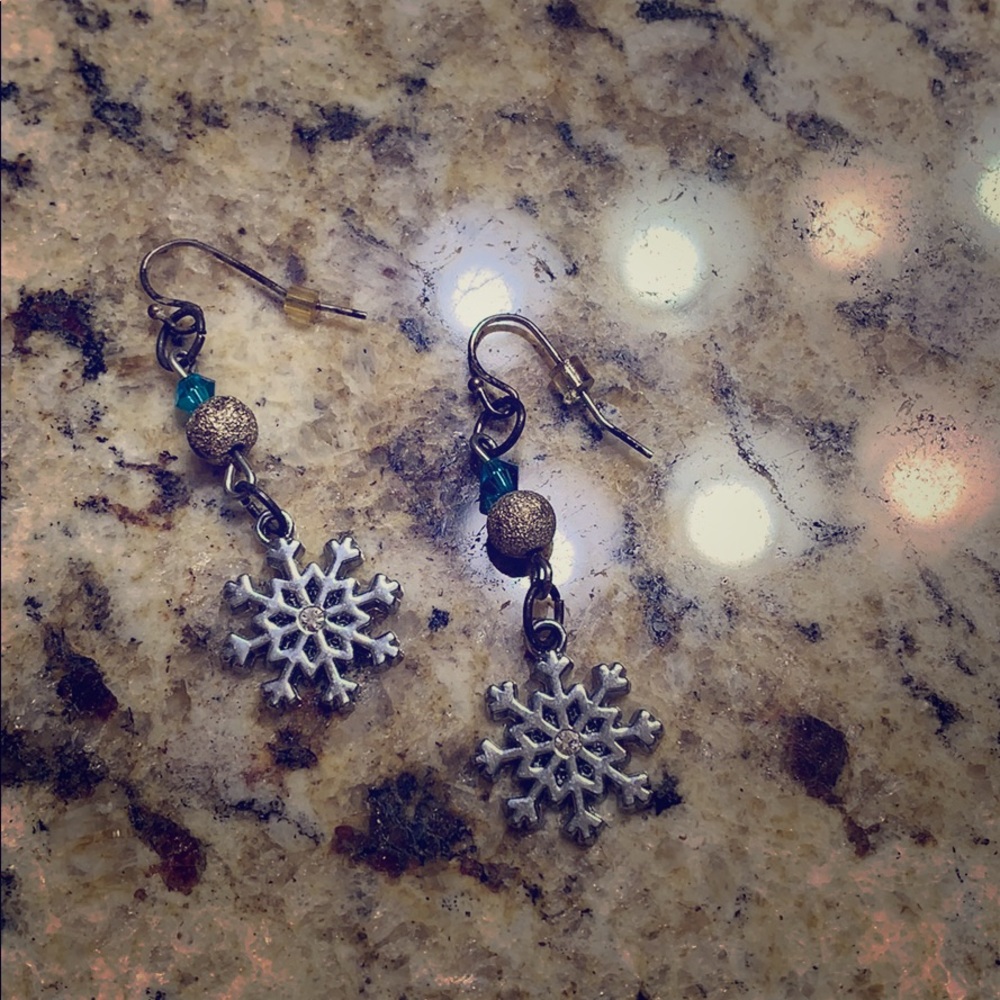 Silver blue gem snowflake dangle earrings